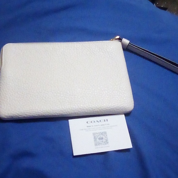 Coach wristlet nwots - Picture 3 of 6